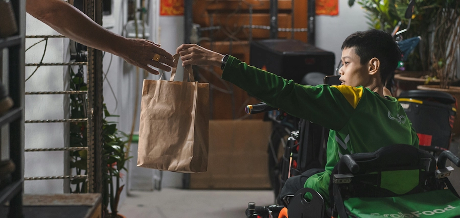 Livreur à domicile d'une des meilleures plateformes de livraison pour restaurant